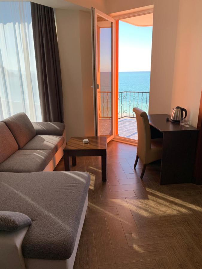 Hotel Neptun Kvariati Zewnętrze zdjęcie