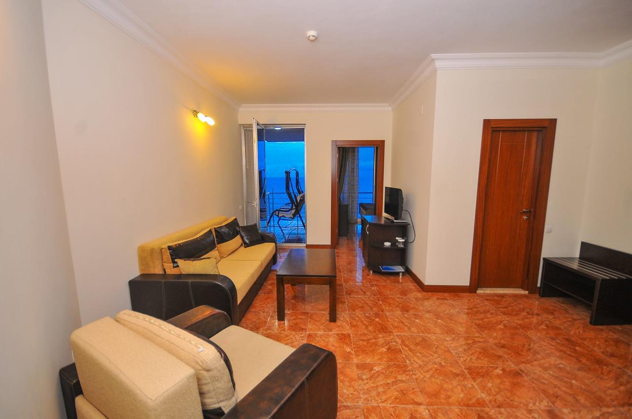 Hotel Neptun Kvariati Zewnętrze zdjęcie